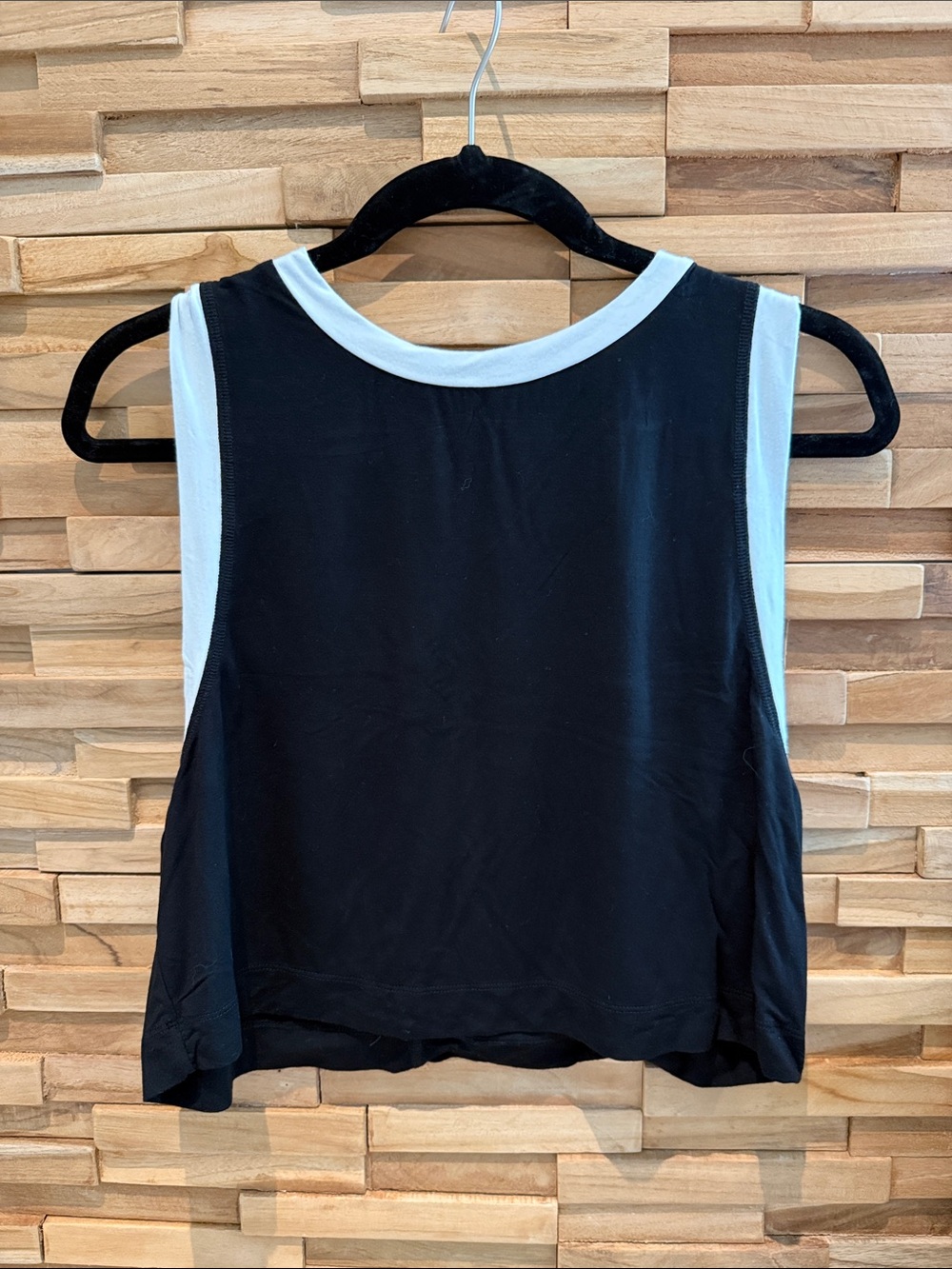 Tavi Athletic Women’s Yoga Top Black & White Sleeveless Tank Top